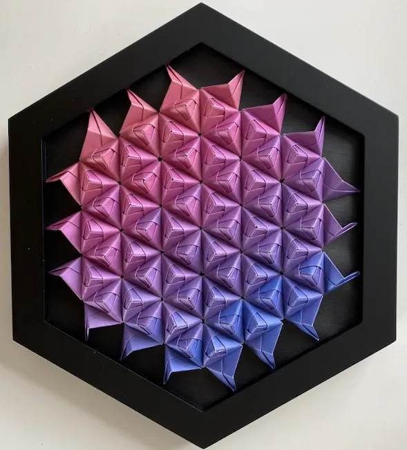 Hexagonal gradient tessellation wall piece