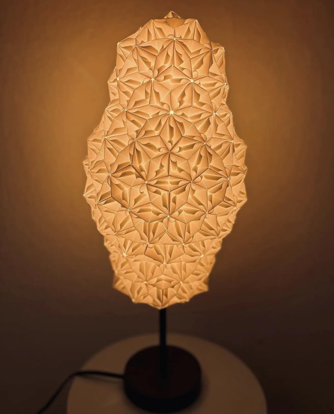 Oval tessellation lamp