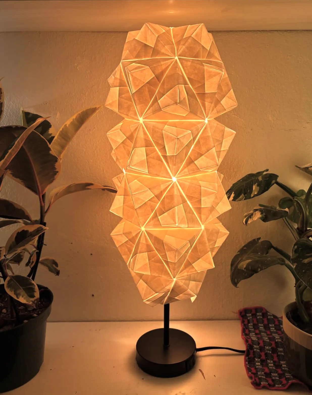 Column lamp with plants